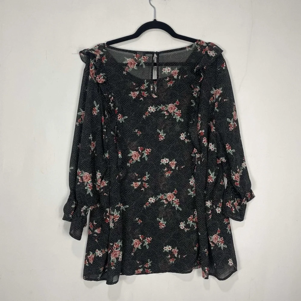 Torrid Black Top with Floral Design T23 - Picture 2 of 5